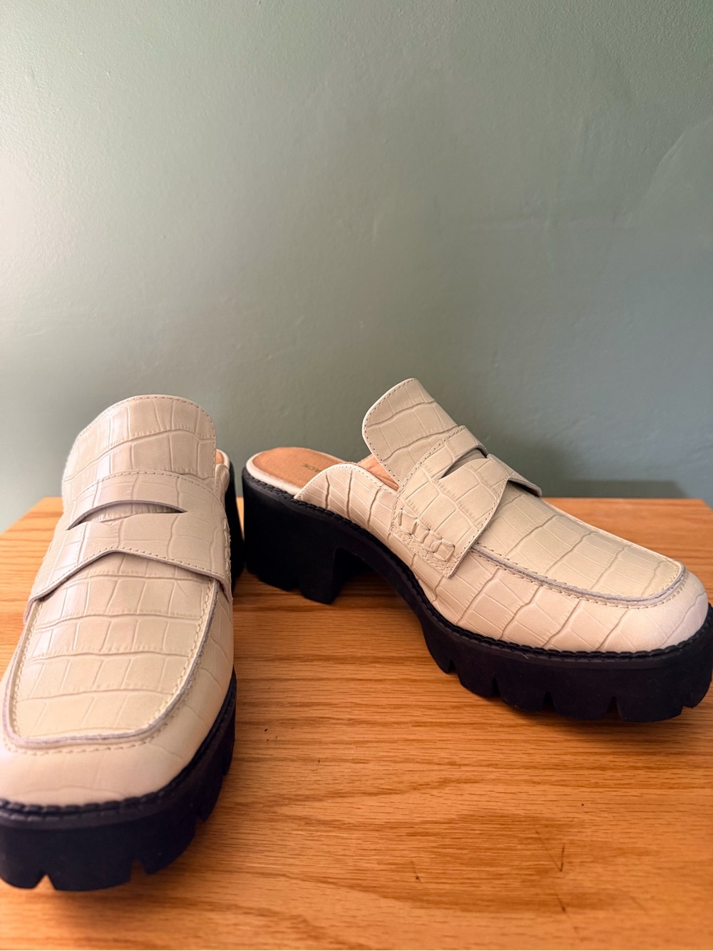 ALL BLACK Cream Croc-Embossed Platform Mule Loafers never worn